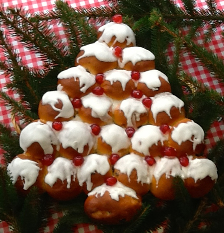 sweet and spicy christmas tree bread-main iced tree