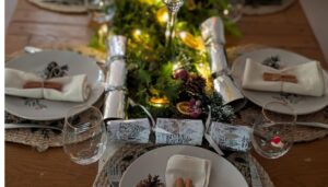 How To Create A Warm And Festive Dining Table For Christmas