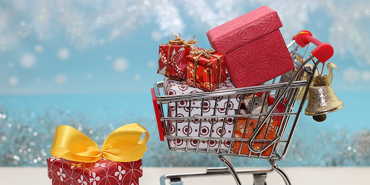 Shopping trolley with Christmas gifts