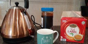 Christmas Gift Review 2020: Wilko Pop It On And Have A Natter Kettle