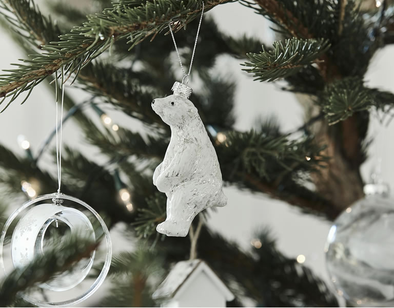 matalanpolarbeartreedecoration Under The Christmas Tree