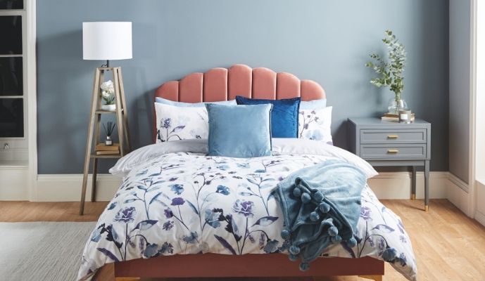 Aldi Pink Scalloped Bed