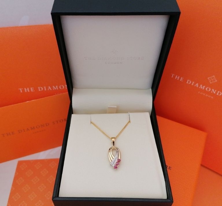 Image Of The Diamond Store Ruby & Diamond 9K Yellow Gold Necklace Open