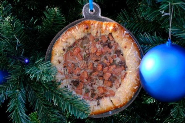 Chicago Town Pizza on 25-ft Tree