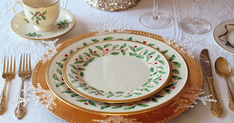 Christmas Dinner Table Setting