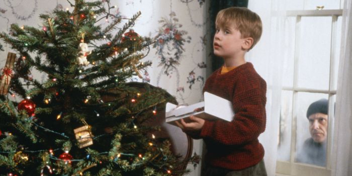 Disney - Home Alone - Kevin decorating the tree