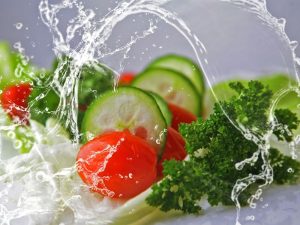 How to make a refreshing Christmas-inspired salad