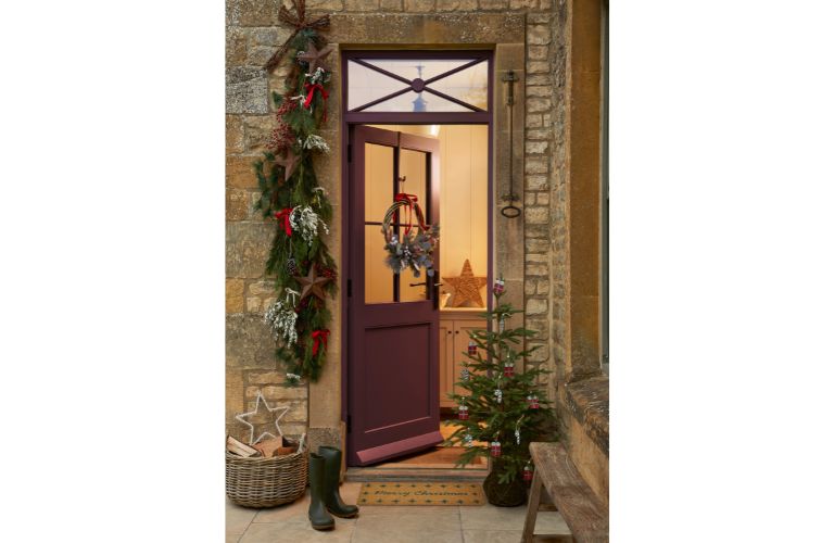 Christmas Doorscaping - Porchscaping - Dunelm Heritage Front Door
