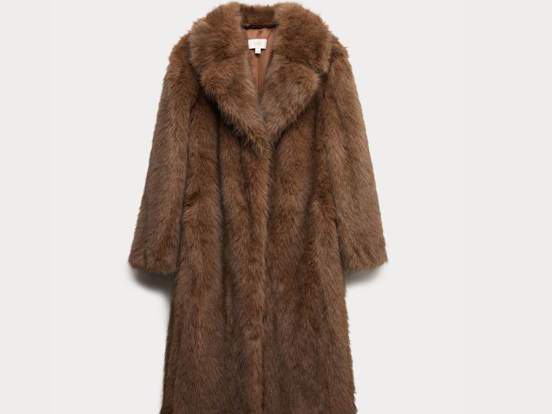 M&S Faux Fur Coat - Give the Gift Christmas Advert